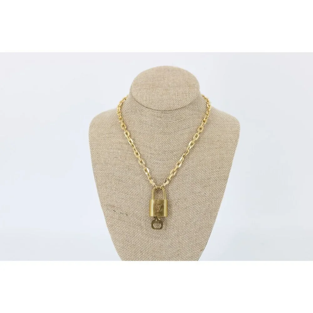 AUTHENTIC Louis Vuitton Lock and Key w 17 3/4 Gold Cable Second Hand Nec… - Picture 2 of 4